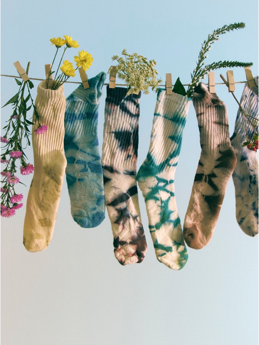 9394. Free People Natural Tie-Dyed Socks